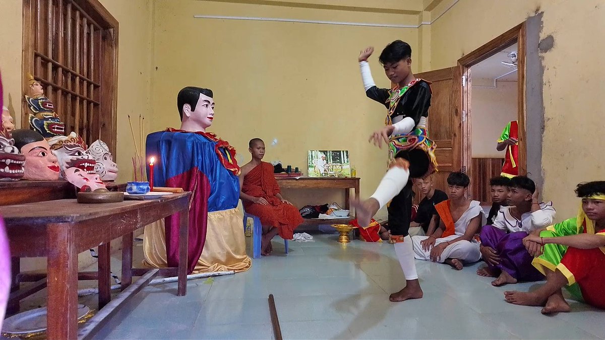 NoiTour56002's tweet photo. The Khmer Chan dance in An Giang is an ancient dance. The dance originates from the epic of Reem Ke – a Khmer epic, similar to the Ramayana of India. There, good is always challenged by evil, but the light of kindness ultimately triumphs.
Photo: Bao Phong
#chandance
#khmer https://t.co/LKCEr5uBrD