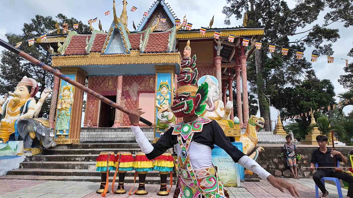 NoiTour56002's tweet photo. The Khmer Chan dance in An Giang is an ancient dance. The dance originates from the epic of Reem Ke – a Khmer epic, similar to the Ramayana of India. There, good is always challenged by evil, but the light of kindness ultimately triumphs.
Photo: Bao Phong
#chandance
#khmer https://t.co/LKCEr5uBrD