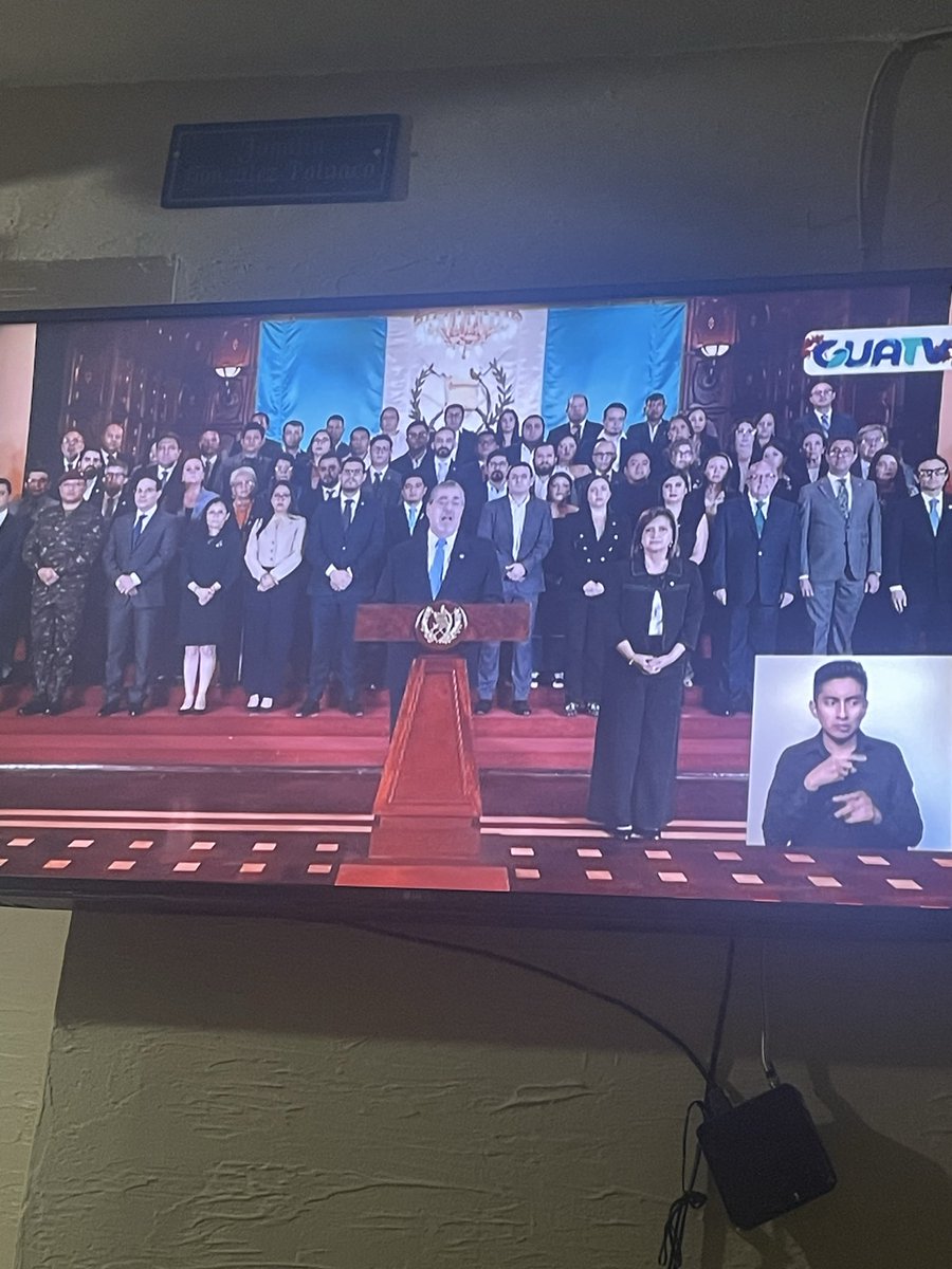 9eduardo99's tweet photo. Ya por favor sáquenlos Guatemala ya no los aguanta https://t.co/yzq9m3OHU7