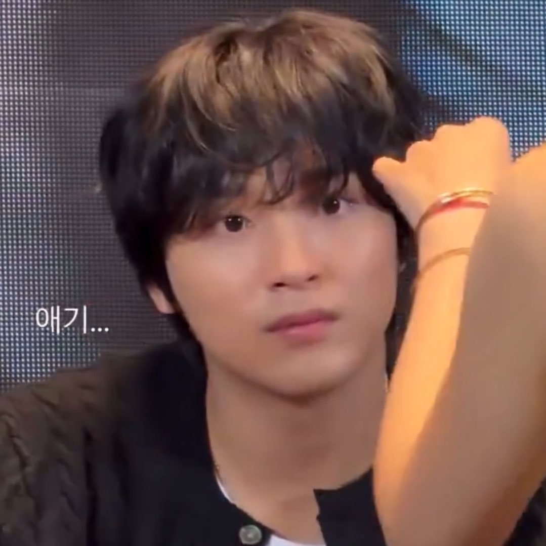 : งืมม เมื่อหยั่ย..
: คะ?
: เมื่อหยั่ยอุนแม่จาเอาของเล่นทิ่มือให้นุสักที นุจ้องนานแย้วน้าาา 🥺