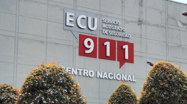 cnegobec's tweet photo. #TuVotoPorEcuador   🗳️

🪖 | Durante la impresión, técnicos especializados y miembros de las @FFAAECUADOR vigilan permanentemente cada etapa del proceso, controlan los accesos, supervisan la producción y custodian la entrega del material electoral.

🔎 | De manera simultánea, el @ECU911_ realiza un monitoreo en tiempo real, garantizando la seguridad e integridad del material electoral.

#ReferéndumYConsulta2025 🇪🇨
