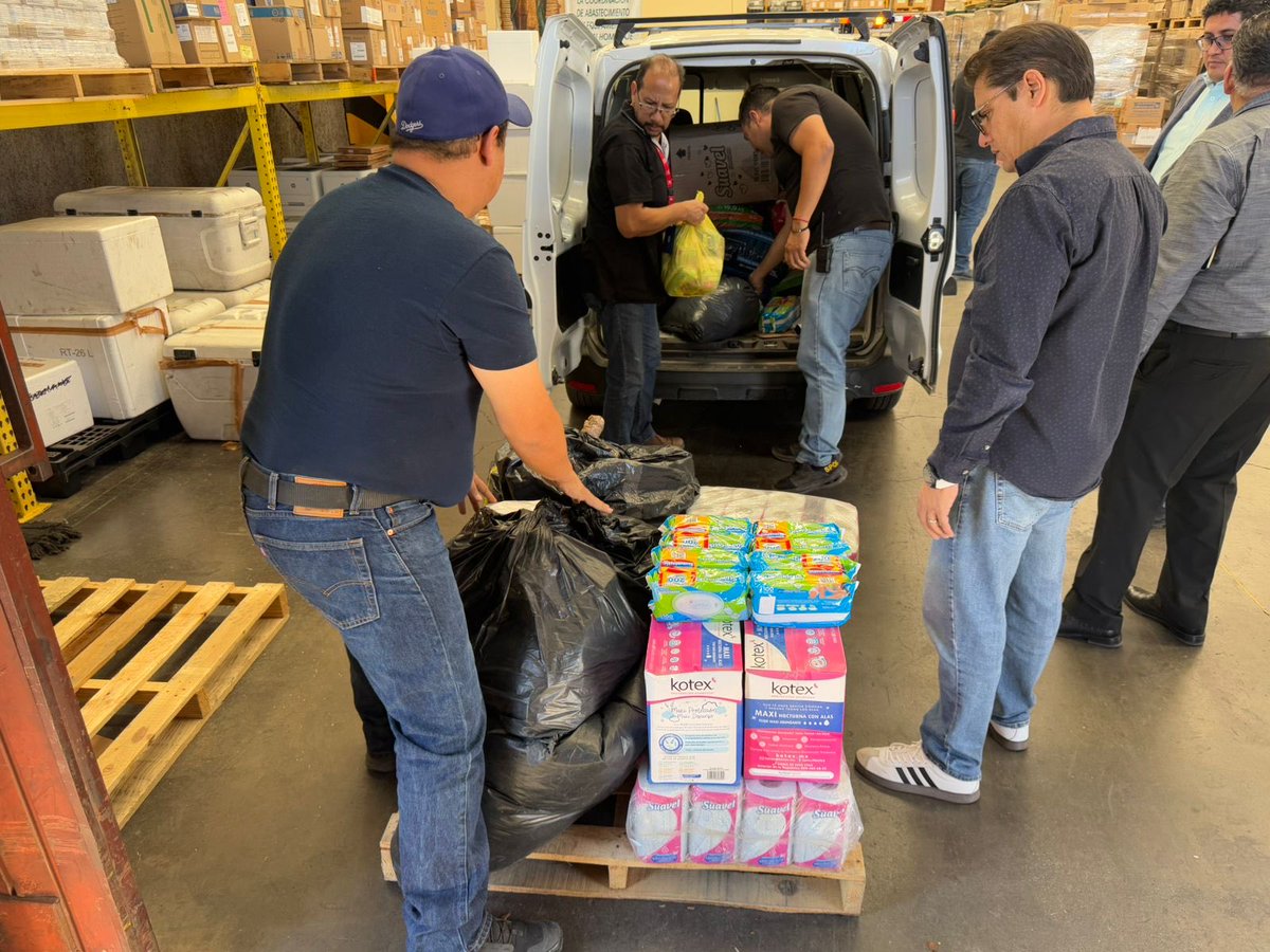 Tu_IMSSDgo's tweet image. 🚛 Este fin de semana salió el convoy de apoyo de #IMSSDurango e INFONAVIT rumbo a #VeracruzNorte.
💧 Llevó agua embotellada y víveres recolectados en el Centro de Acopio de #IMSSDurango.  
💚 El IMSS presente donde más se necesita.
#IMSSContigo