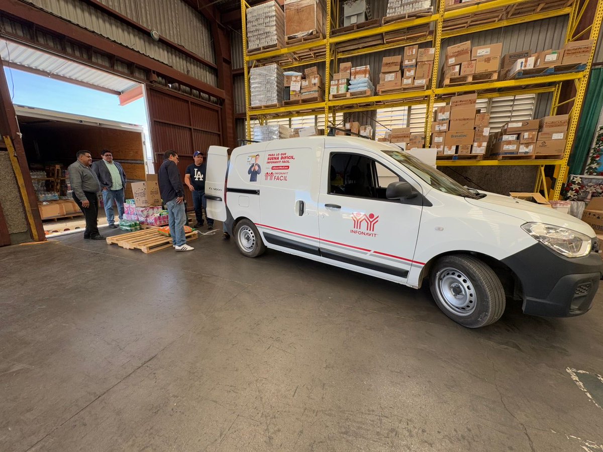 Tu_IMSSDgo's tweet image. 🚛 Este fin de semana salió el convoy de apoyo de #IMSSDurango e INFONAVIT rumbo a #VeracruzNorte.
💧 Llevó agua embotellada y víveres recolectados en el Centro de Acopio de #IMSSDurango.  
💚 El IMSS presente donde más se necesita.
#IMSSContigo