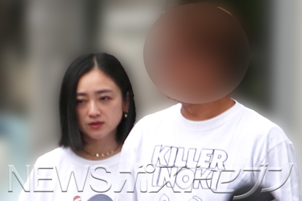 安達祐実と新恋人・NHK敏腕Pの手つなぎデートに見えた「Tシャツがつなぐ元夫との奇妙な縁」
news-postseven.com/archives/20251…
A氏は「KILLER INOKI FOREVER」のロゴ入りTシャツを着ていた。
「元夫の井戸田さんも猪木さんと縁深いんです。
安達さんの周りには猪木好きの男性が集まりやすいのでしょうか（笑）」