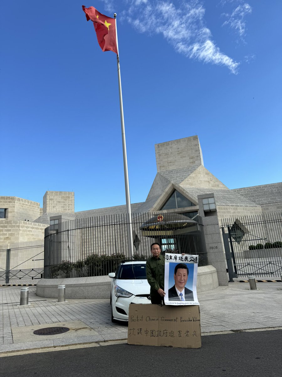 ZhaoJ42461's tweet photo. 中美贸易谈判达成协议，其实早在意料之中。
在会议召开之前，中国的几家大型快递与电商企业——包括美团、京东、天猫，甚至顺丰——就已陆续进入美国市场。这一动向实际上已经预示了双方高层在更早阶段达成了共识。如今的会议，不过是对既定结果的一次正式确认与程序性展示罢了。 https://t.co/5ZgsBOM5LP