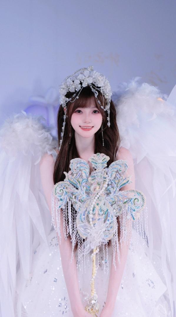SINGpics's tweet photo. 251026 Linhui douyin 
"honey, agaiiin 1st place.
honeys doesn't know how control their strength. 
i became a cry baby for a day. i cried a lot, even my lenses and eyelashes fell off 
some ugly but happy pictures"

#sing女团 #林慧 https://t.co/lA2sM1tdwr