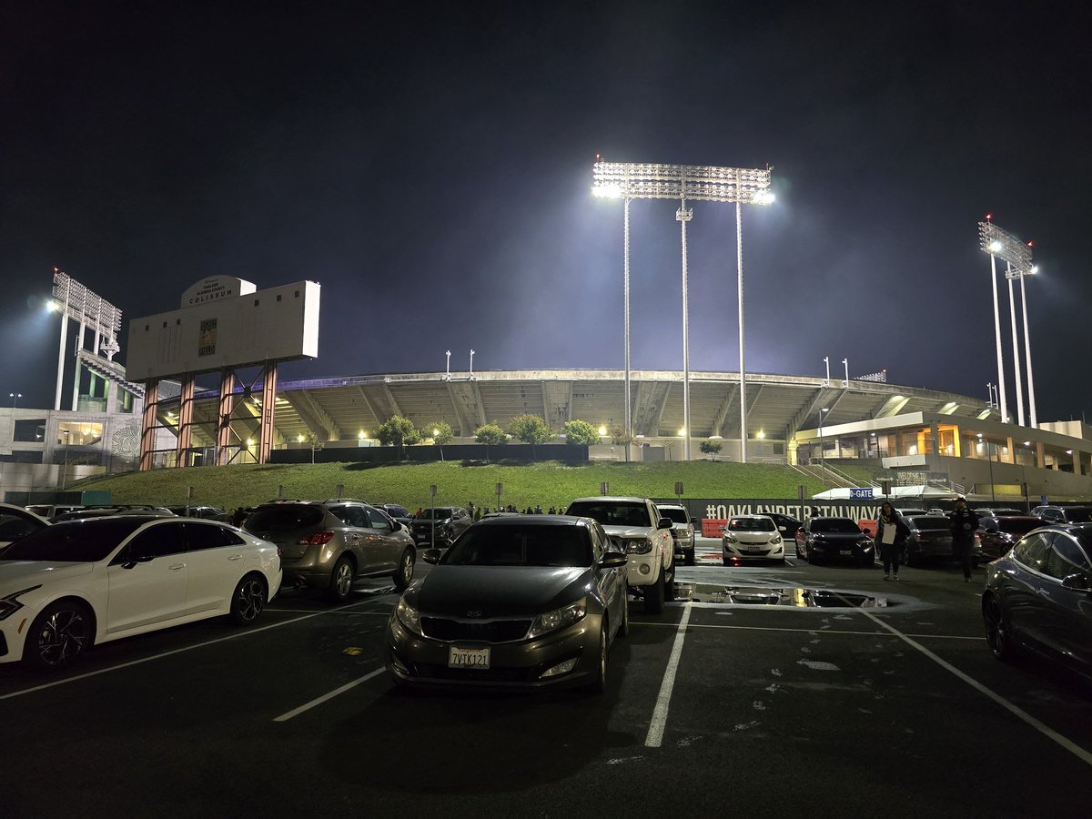 Troutski__'s tweet image. The Coli always got too much hate. Are the seats falling apart, sure. Did the sewage back up once, yeah. THATS BECAUSE SHITHEEL FISHER NEVER SPENT A DIME UPKEEPING IT. Any stadium would have those problems without maintenance. This is my favorite place in the world. Its great.