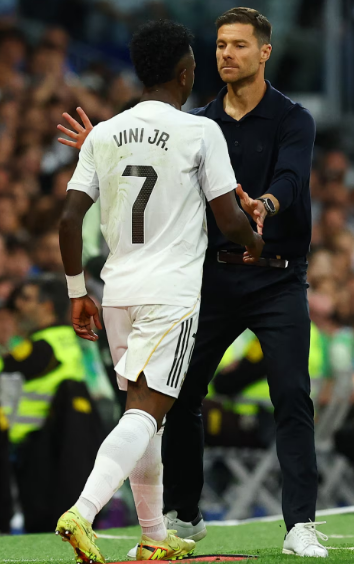 Hay 8 jugadores de las 5 grandes ligas que han producido 10+ goles esta temporada entre Liga + Champions.  

Este es el % de minutos del equipo en Liga + Champions que han jugado cuando estaban disponible

- Kylian Mbappe: 1.141 minutos; 97,5% 
- Erling Haaland: 1.032 minutos;