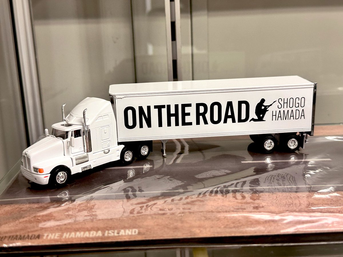 Ajfo98Sh's tweet image. ２日目は江田島へ行きました💕
このトレーラーが欲しいと💕

中庭にはCDが有り音楽かけながら
省吾さん💕を感じれます

しまなみ海道にも久しぶりlet&apos;s go！
亀老山から観る眺望もきれか✨

２日目の車中泊は尾道で、、

ありがとうございました✨

#浜田省吾 
#江田島 
#トレーラー 
#しまなみ海道