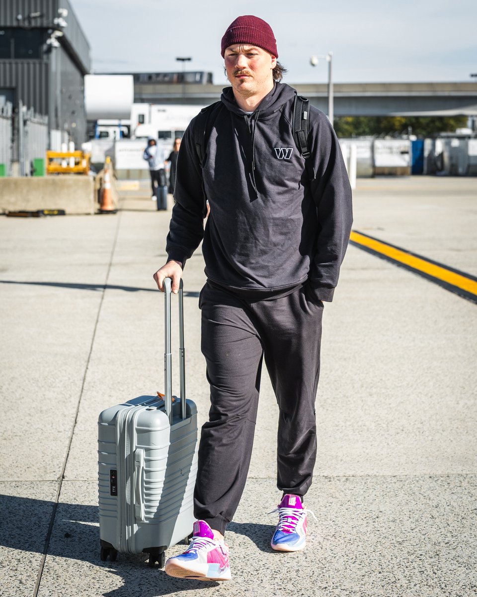 Commanders's tweet photo. #NationalTightEndsDay: travel edition ✈️

@united | #RaiseHail https://t.co/M6ezKNKR7u