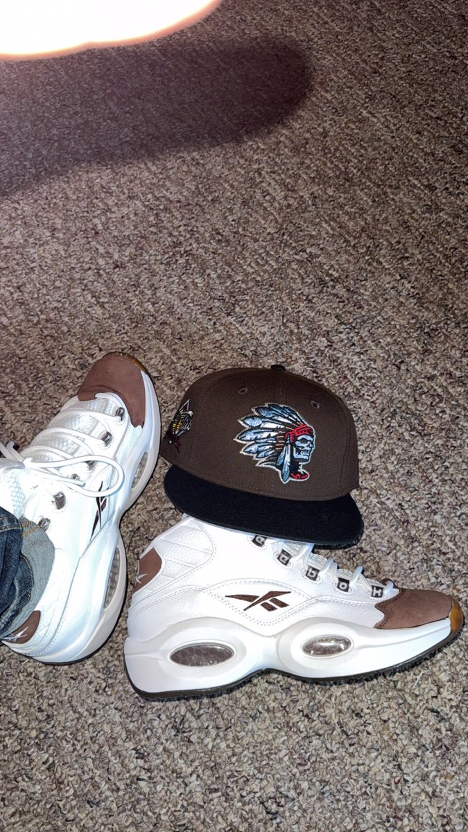 KicksNfitteds26's tweet photo. 31 days of #JBSV Just trynna give my brother @JBfromchicago his flowers. If you have anything from his brand, feel free to rock & post
Day 26 #JustForKicks 👕
KOTD #Reebok #ReebokQuestion #QuestionMid “Mocha”
FOTD @HatClub #SkullChief #PINdejos #StartingCapFive #KillerCombo https://t.co/CASsNV1jhn