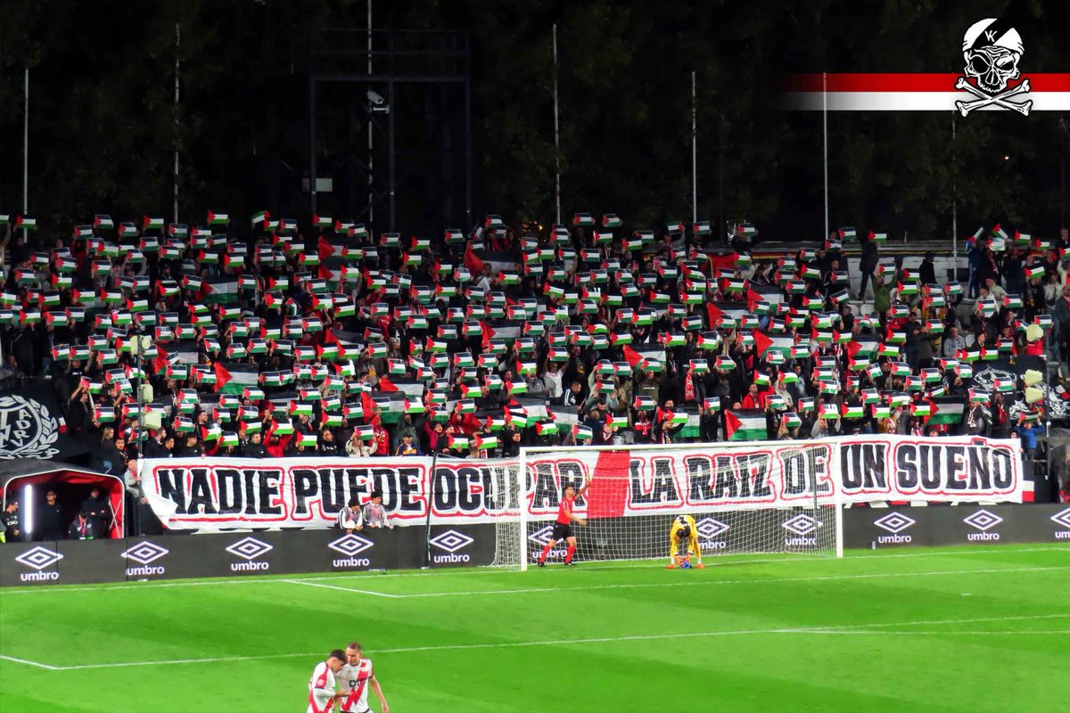 Hasta la tierra recuerda quién la amó.

¡PALESTINA VENCERÁ!