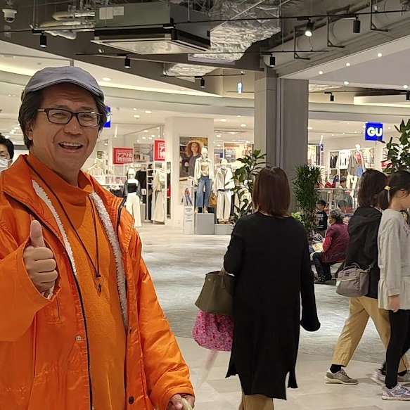 kazumakoizumi's tweet photo. 選挙終わって日曜のイオンモール須坂を視る。
雨でも午後２時になっても、フードコートは満席。こんなに長野に人がいたのかと思えるほどの盛況に圧倒される。長野市の打つ手は? https://t.co/VLK8oAK8Eb