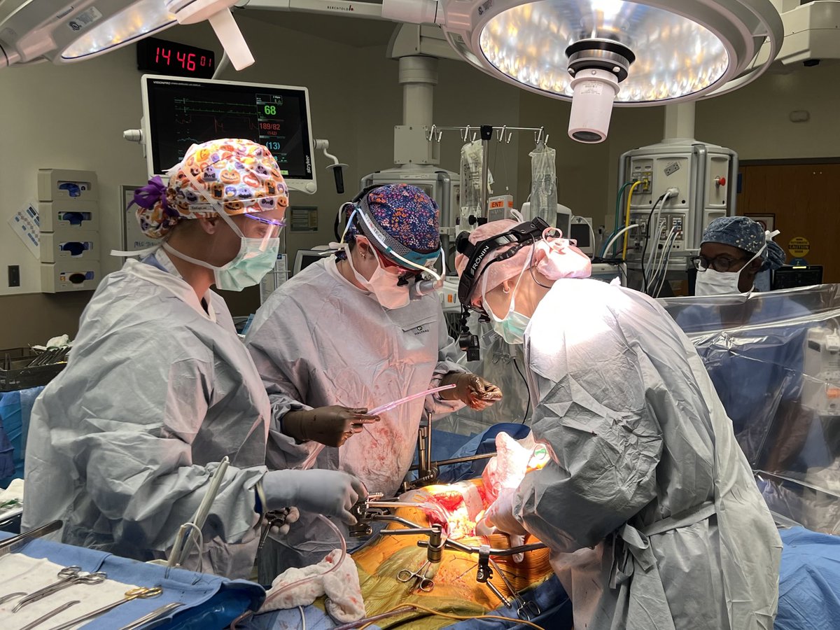 MCWVascSurg's tweet photo. In the last week - graft explants, IVC tumor resection/reconstruction, ALIFs, PMEGs, TAMBEs, dialysis access, and so much more - great job by the whole team including faculty, fellows, APPs, nurses, techs, and many others!  Team work makes the dream work ⁦⁦@MCWSurgery⁩ https://t.co/L24eAnuB0T