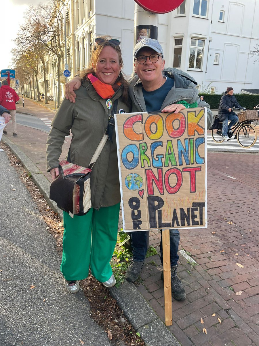 letstalkbio's tweet image. Klimaatverandering raakt alles ! van onze (landbouw)grond tot de zee.
Daarom liep ik mee met de #Klimaatmars 💚 vandaag
Tijd voor échte keuzes: biologisch, biodivers, duurzaam!
#klimaat #duurzamevis #biodiversiteit #biologisch @BioAcademyNL @Goodfish @BionextTweets