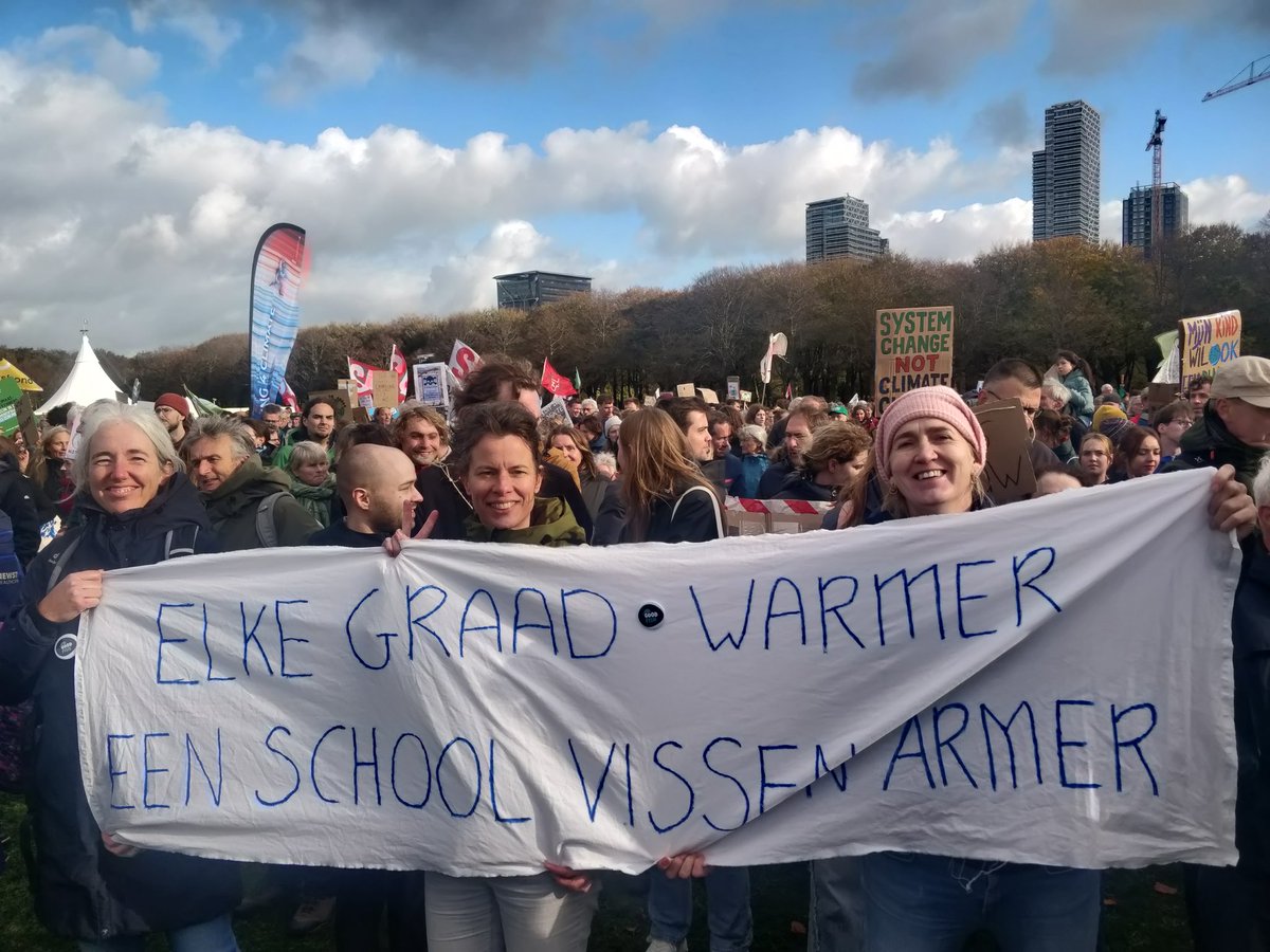 letstalkbio's tweet image. Klimaatverandering raakt alles ! van onze (landbouw)grond tot de zee.
Daarom liep ik mee met de #Klimaatmars 💚 vandaag
Tijd voor échte keuzes: biologisch, biodivers, duurzaam!
#klimaat #duurzamevis #biodiversiteit #biologisch @BioAcademyNL @Goodfish @BionextTweets