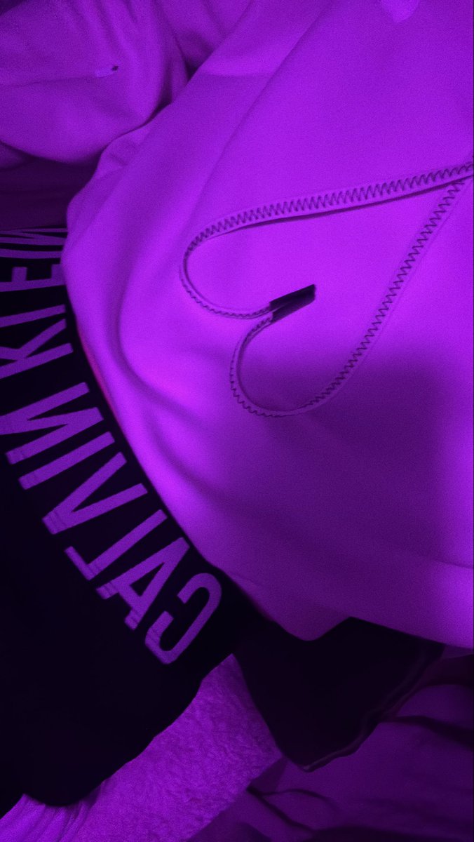 zachwiejaaaa's tweet photo. 🩶💜🩶🩶
#LouisVuitton #viralpost #share #mlm #nikeprogirls https://t.co/fG0RbccBxc