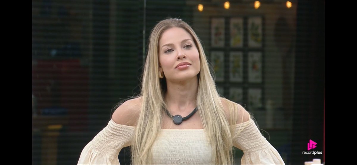 raituita_'s tweet image. lindíssima para o seu tribunal #TeamSaory #AFazenda