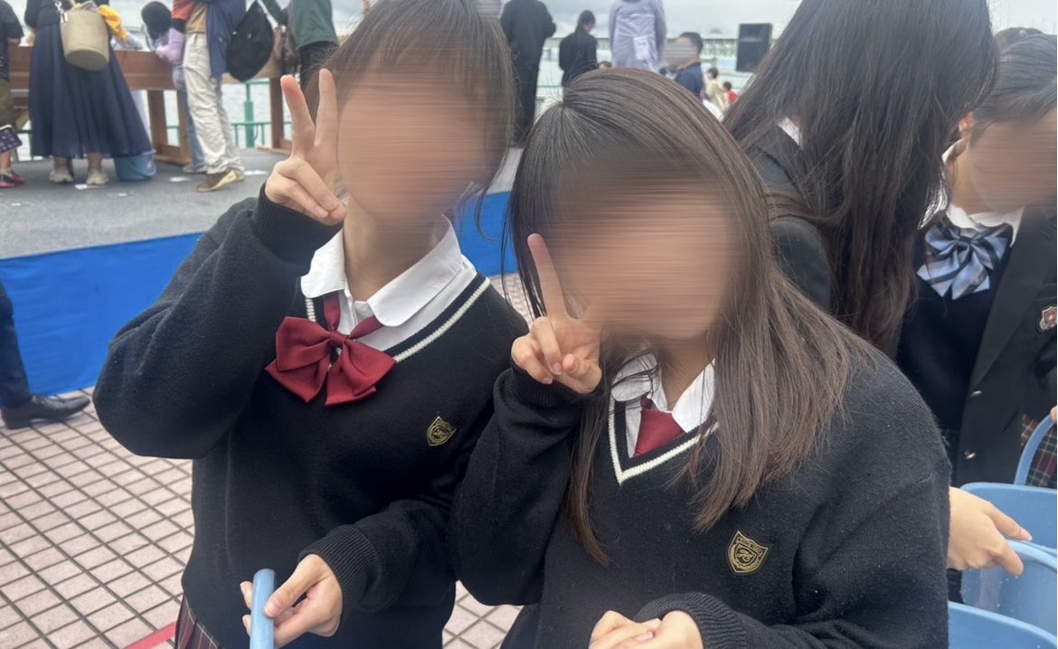 hineno_winds's tweet photo. 先日豊かな海づくり1年前プレイベントにて佐野高校吹奏楽部の皆さんと合同で演奏させていただきました！ 
政治家の方々にも演奏を聞いていただきとても貴重な体験となりました🙌
なんと演奏後には稚魚放流も体験させて頂きました🐟✨️
見に来ていただいた方、はとすいの皆様
ありがとうございました！ https://t.co/fToklMJB5z