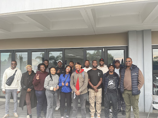 d3nz3lSE's tweet image. Every Saturday I&apos;m with my community❤ @africasblock at @wethinkcode, collaborating, building and learning with members. Had our regular visits from CEO of @kotanipay - @felixmacharia_. He shared his expertise and guidance on building for DeFI.

#Web3Community #future #Blockchain