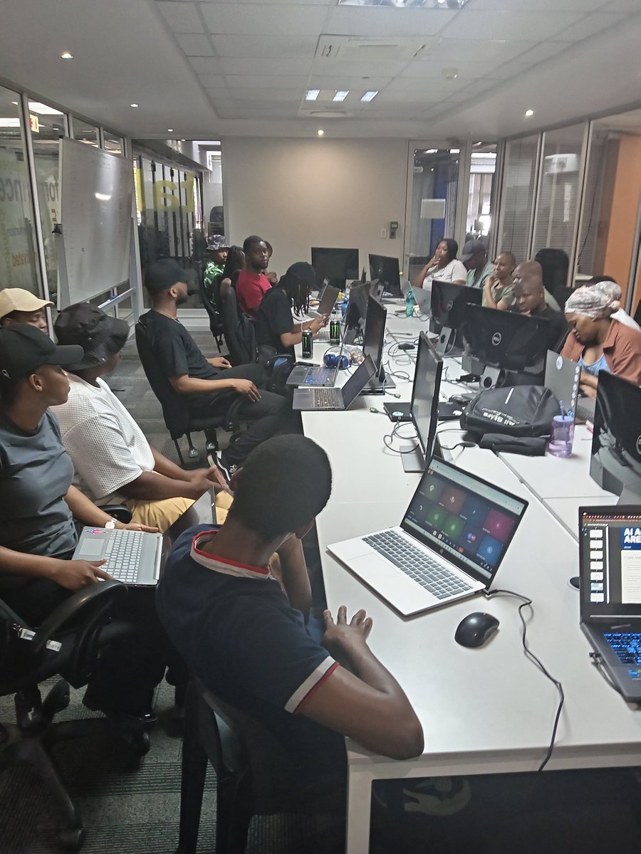 d3nz3lSE's tweet image. Every Saturday I&apos;m with my community❤ @africasblock at @wethinkcode, collaborating, building and learning with members. Had our regular visits from CEO of @kotanipay - @felixmacharia_. He shared his expertise and guidance on building for DeFI.

#Web3Community #future #Blockchain
