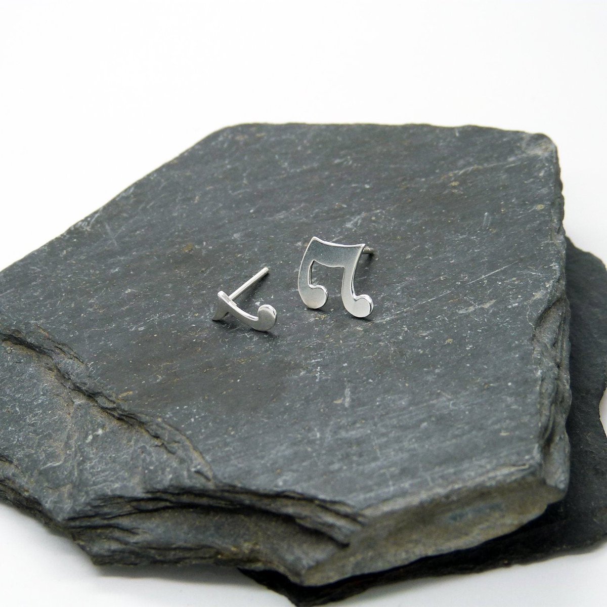 Plataica's tweet photo. ¿Siempre dando la nota? 🎶🎵
Mini #Pendientes Notas Musicales de plata 925
👉 https://t.co/CBsGBGC5Pb
#MusicalNotes #Music #silverjewelry #Etsy #NotasMusicales #plata925 #joyeríaartesanal #hechoamano #envíogratis https://t.co/ILvzjXJD5F