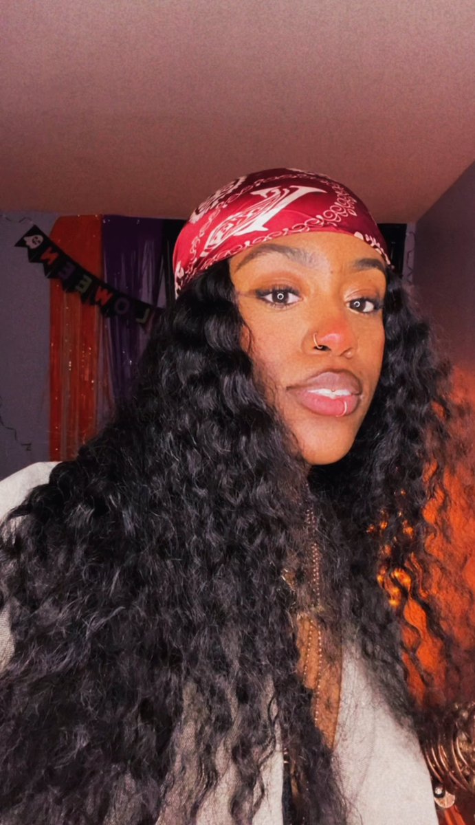 2Charmzz_____'s tweet image. 🏴‍☠️🔮🌹 walk the plank for me