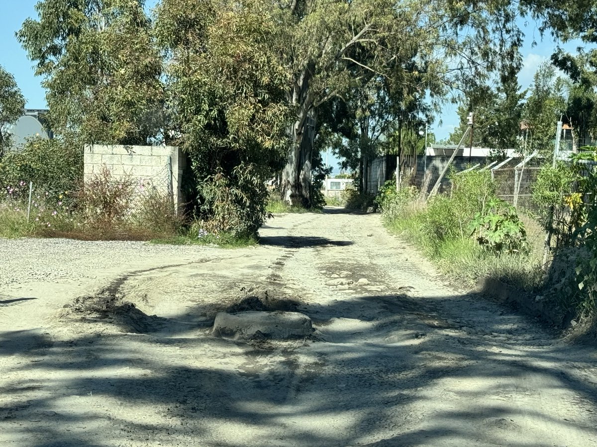 ale_river_o's tweet photo. Urge pavimentación en esta calle, por obras se salió esto y ya es imposible pasar. Calle Av. del Jaguey. https://t.co/DUu5wK4Vdn