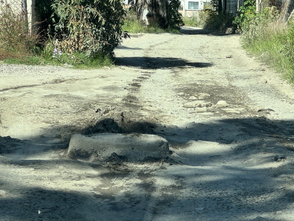 ale_river_o's tweet photo. Urge pavimentación en esta calle, por obras se salió esto y ya es imposible pasar. Calle Av. del Jaguey. https://t.co/DUu5wK4Vdn