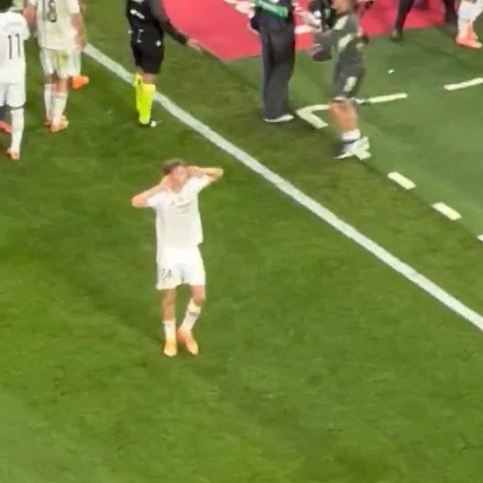 Todo el Bernabéu cantando “puta Barca”

El jodido din hausen
