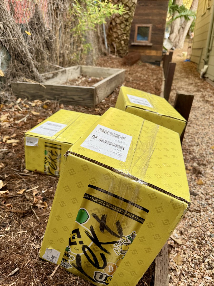 Late gM 🌞

Arrived home from travels to my Rekt Liquid Gold delivery! Loving the light pineapple flavor. 🍍

Thanks <a href="/rektdrinks/">Rekt Drinks</a> and <a href="/BinanceUS/">Binance.US 🇺🇸</a>