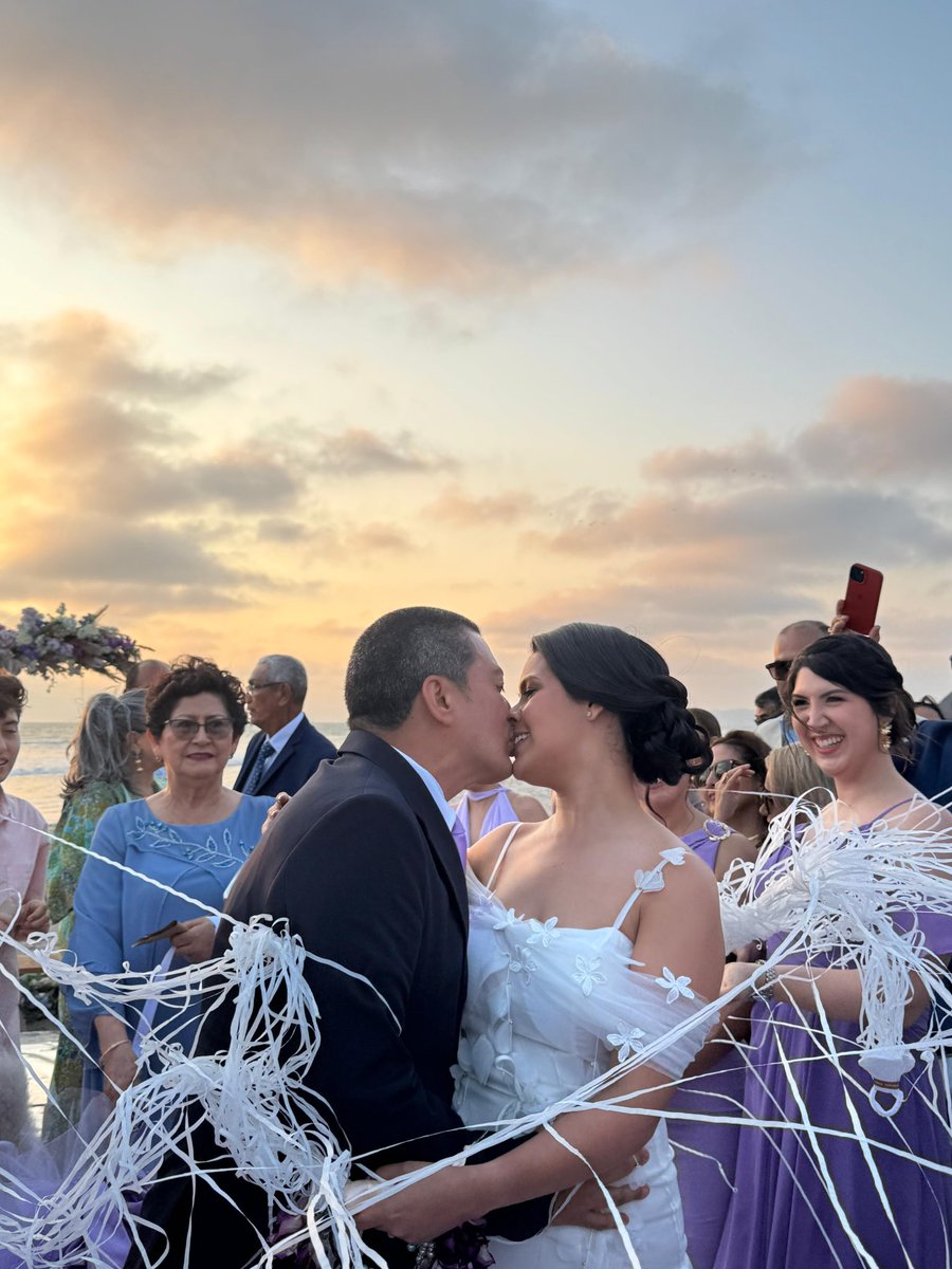 MajitoLo's tweet photo. Te amo para siempre mi rey hermoso. Mi esposo. 
💜💍

Playas de Villamil 25-10-25 5:30 pm https://t.co/3luqhzhb5d