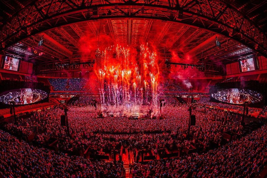 🇧🇷 REI DOS ESTADIOS! Assim Luan Santana finaliza os trabalhos do dvd "Registro Histórico."

A arena da baixada ficou pequena para tantos sucessos. Duas datas esgotadas e mais de 70 mil ingressos vendidos. Não ironicamente um registro bem histórico, valeu Curitiba!