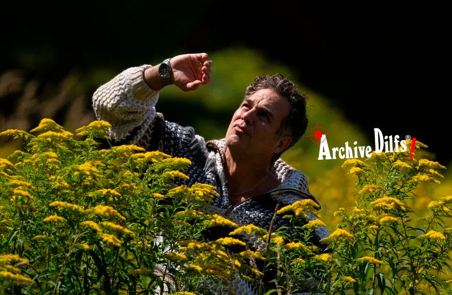 archivedilfs's tweet image. TOP DILFS OF THE YEAR

43 • Mark Ruffalo