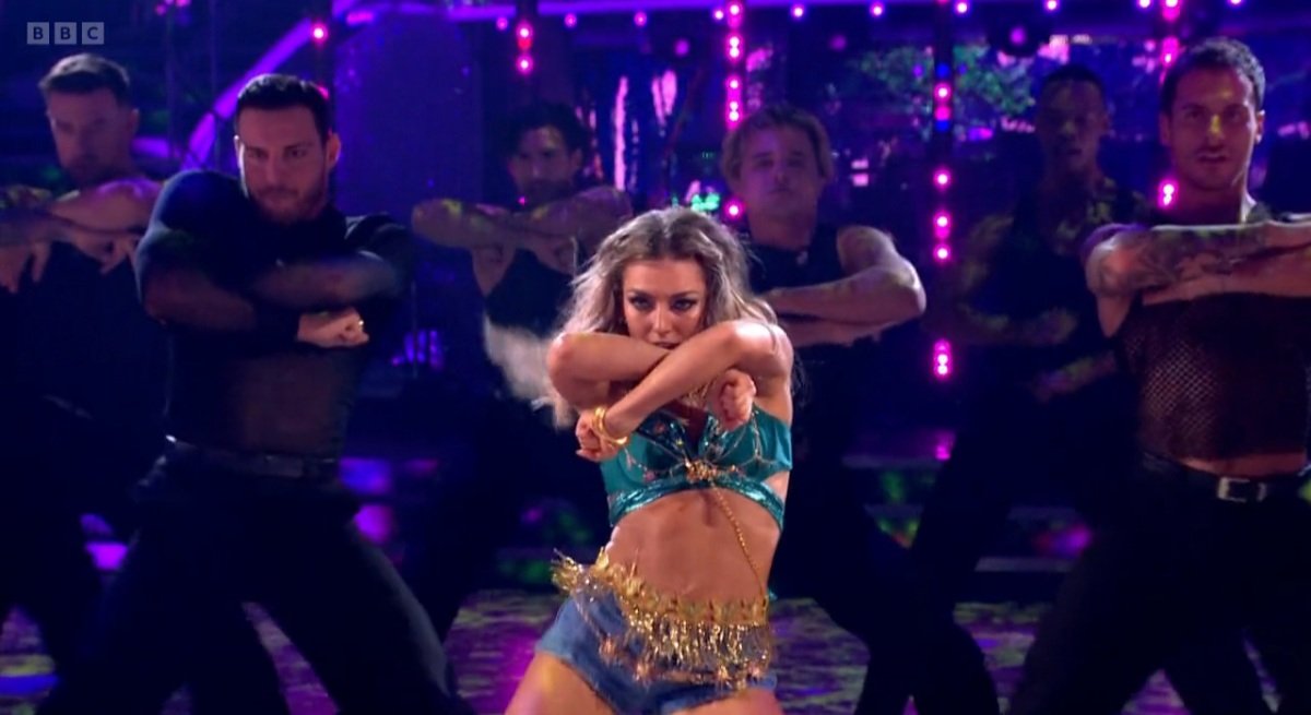 GoodVibesJoJo's tweet photo. Strictly + Britney = ICONIC!!π
#StrictlySpears #IconsWeek #BritneySpears #Strictly https://t.co/P8PJ6KAaQF
