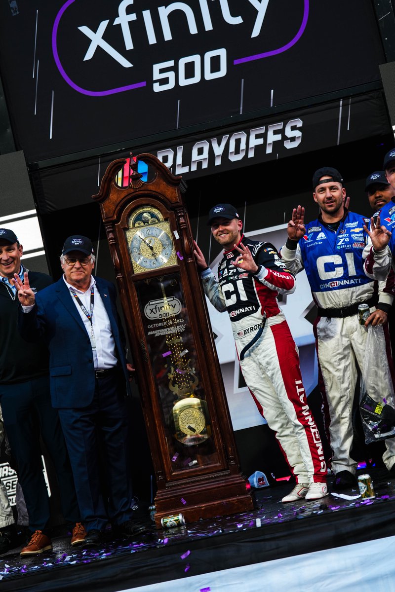 TeamHendrick's tweet photo. Taking home another clock, heading to Phoenix. https://t.co/zKckPVWggK