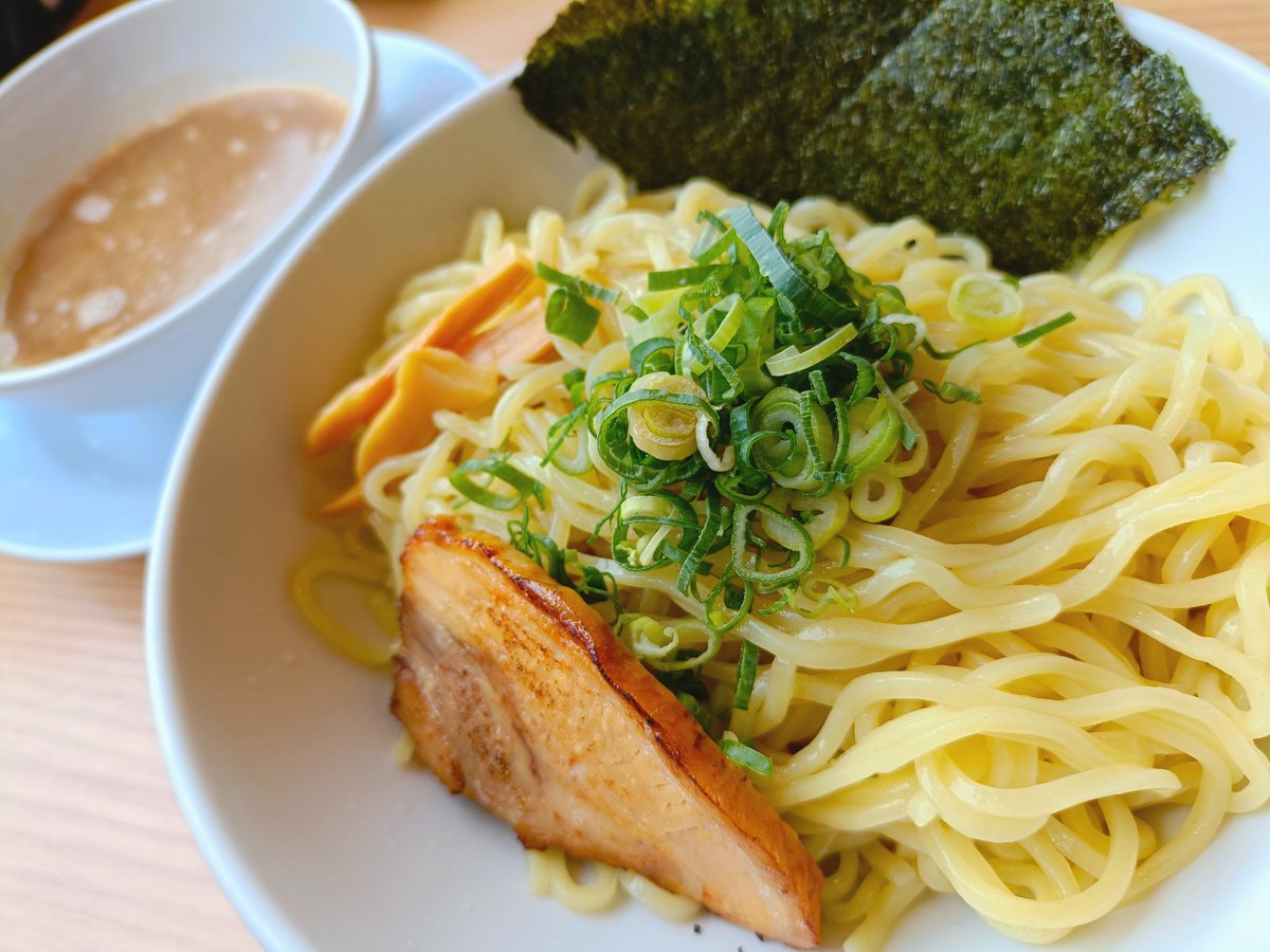 おはキウィ🥝✨

39年間、【散財】とゆう言葉を【ざんさい】と言い続けていたKIWI🥝です💚
パートナー🍑に指摘されて赤っ恥！💦

昨日は映画のあと、パートナー🍑と２人で初めて『#とりの助』行きました！つけ麺と炒飯を注文！！両方美味すぎました🎵

さ！昨日は楽しんだし、今週も頑張りますか✨