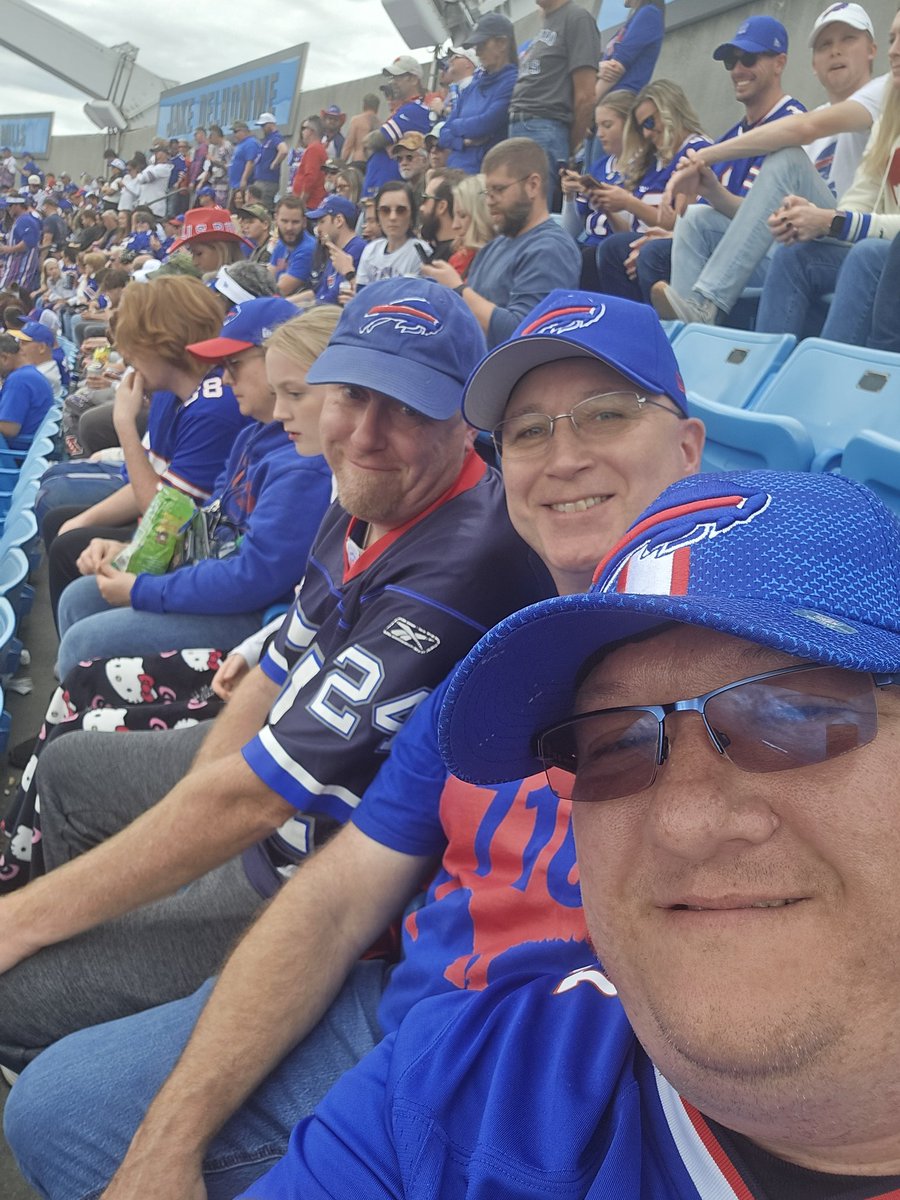 GHMS_Science8's tweet image. What a great game and even better in person! Bills Mafia was out force and we were loud!