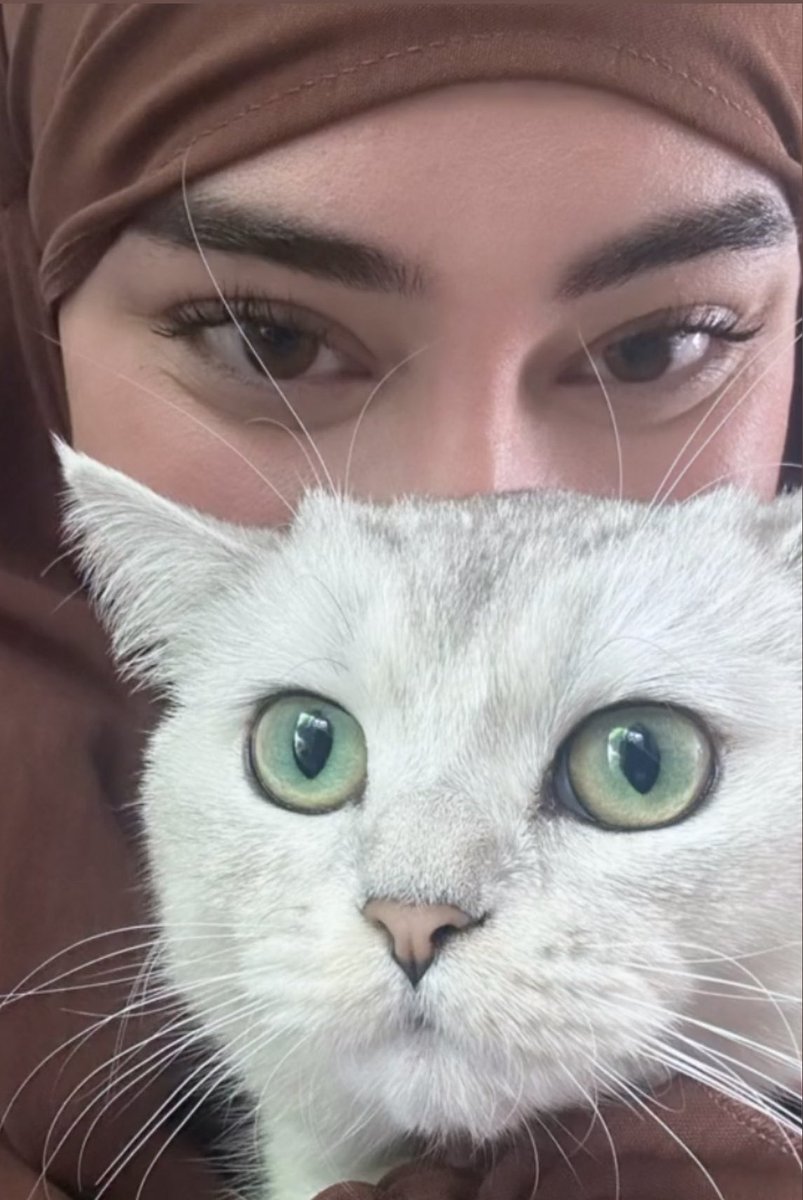 hazayii's tweet image. Me with my Luna 🤍