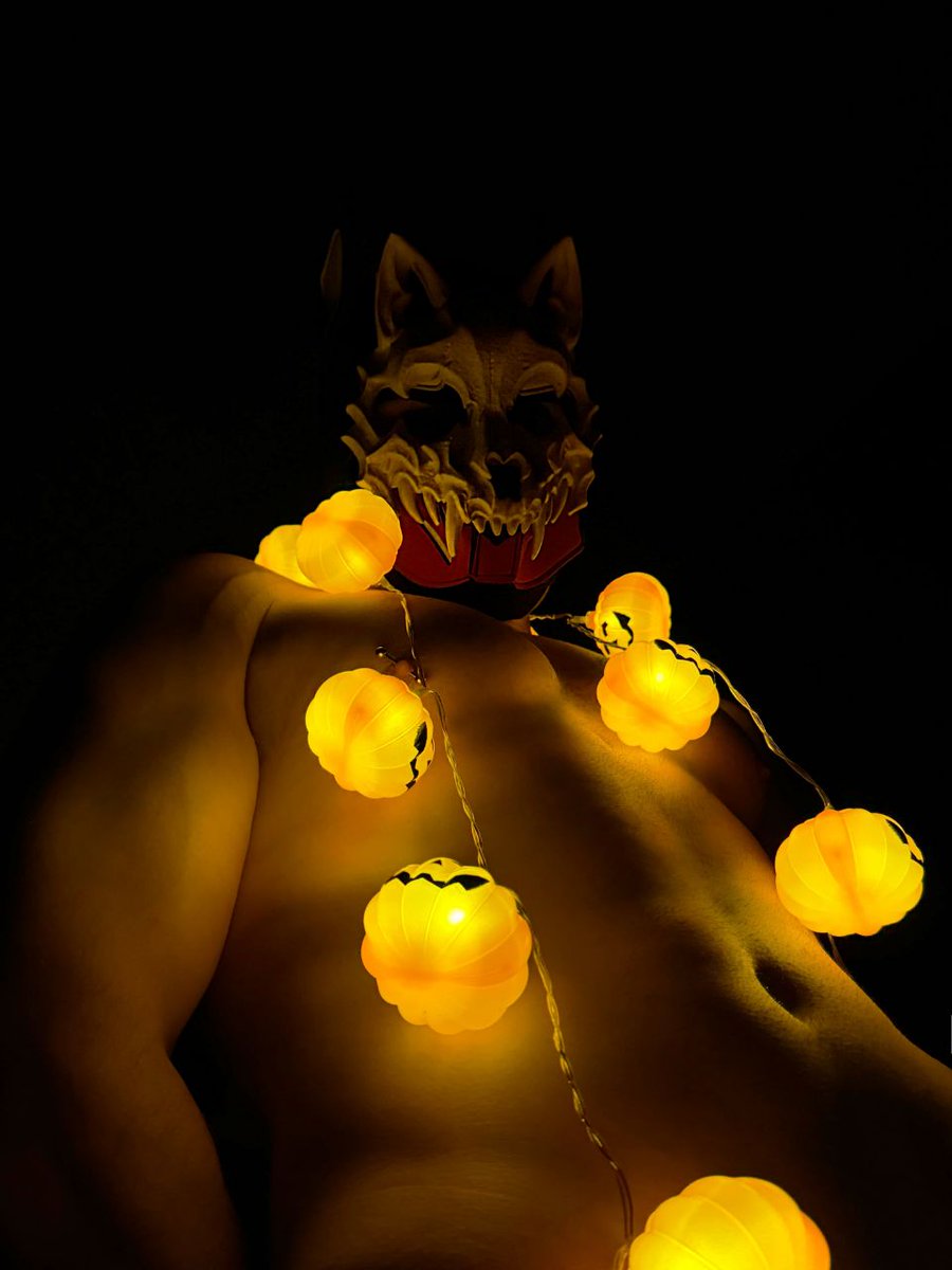 pup_angelo's tweet photo. ~ Between light and darkness lies the true face of the wolf: wild spirit, mystery, and freedom. 

Halloween is not a mask, it's my nature. 🐺🕯️✨ ~

https://t.co/749dtG4Etc 

#WolfVibes #HalloweenMood #Glow #PuppyPlay #Masked #NightSoul #Halloween https://t.co/YOrx5tJttT