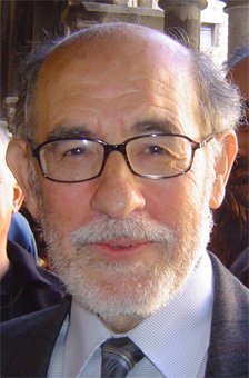 "Si 1 alumne d'Erasmus aixeca la mà a classe demanant q el professor parli castellà, tu l'aixecaràs demanant q parli en català, sense cap complex ni vergonya ni por... i amb la consciència clara q dónes suport al teu dret, un acte natural i digne"
Joan Solà va morir el 27/10/2010