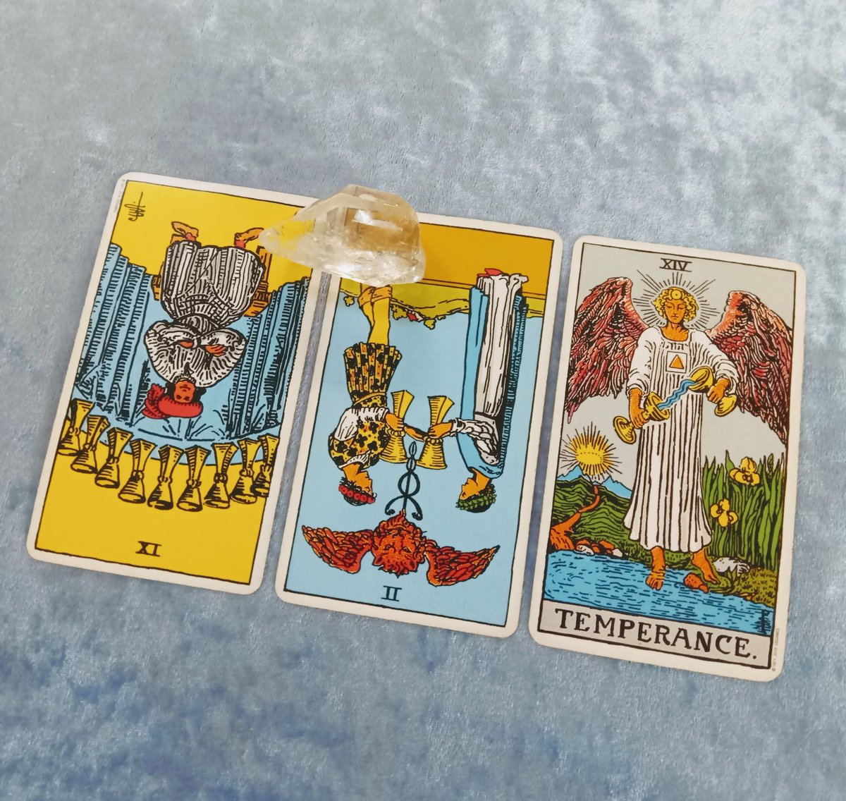 2025.10.27
欲張らないこと。
人に依存しすぎないこと。

節度を守り、中庸を保つ。

身も心もスッキリするから。

心穏やかでいられる幸せを感じてほしい。