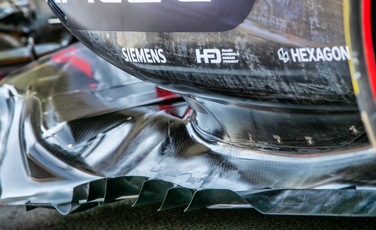 Hi guys,

Floor edge comparison between #McLaren and #RedBull

Enjoy the show 🤯🤯🤯
.
#xaviimages #aeroporn #f1technicalphotographer 📸 #F1Tech #F1 #formula1 #MexicanGP #F1ESTA
.