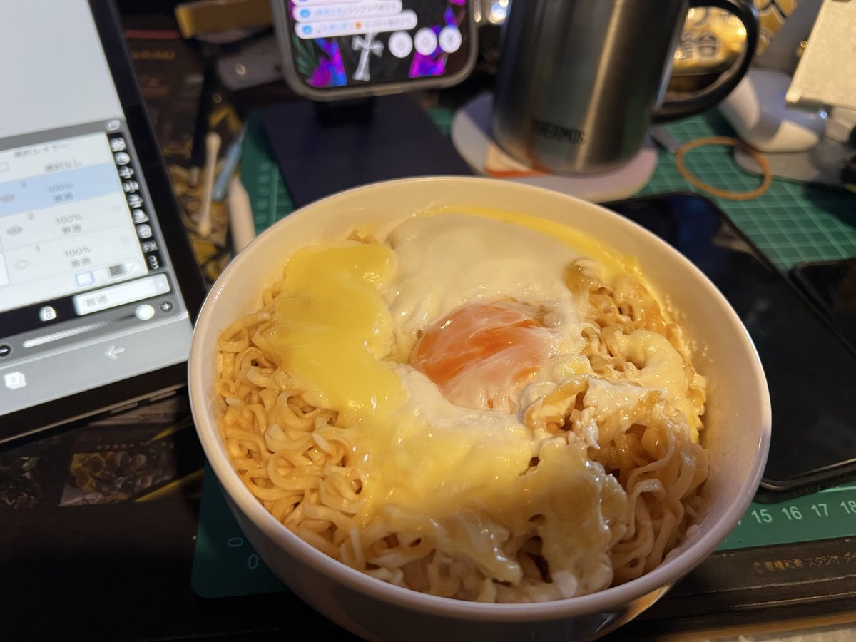kamome666's tweet image. 朝からお絵描きに夢中で存在を忘れてたチキンラーメン💦
からのAndroidが同じなことに😭
これどーやって治すの?