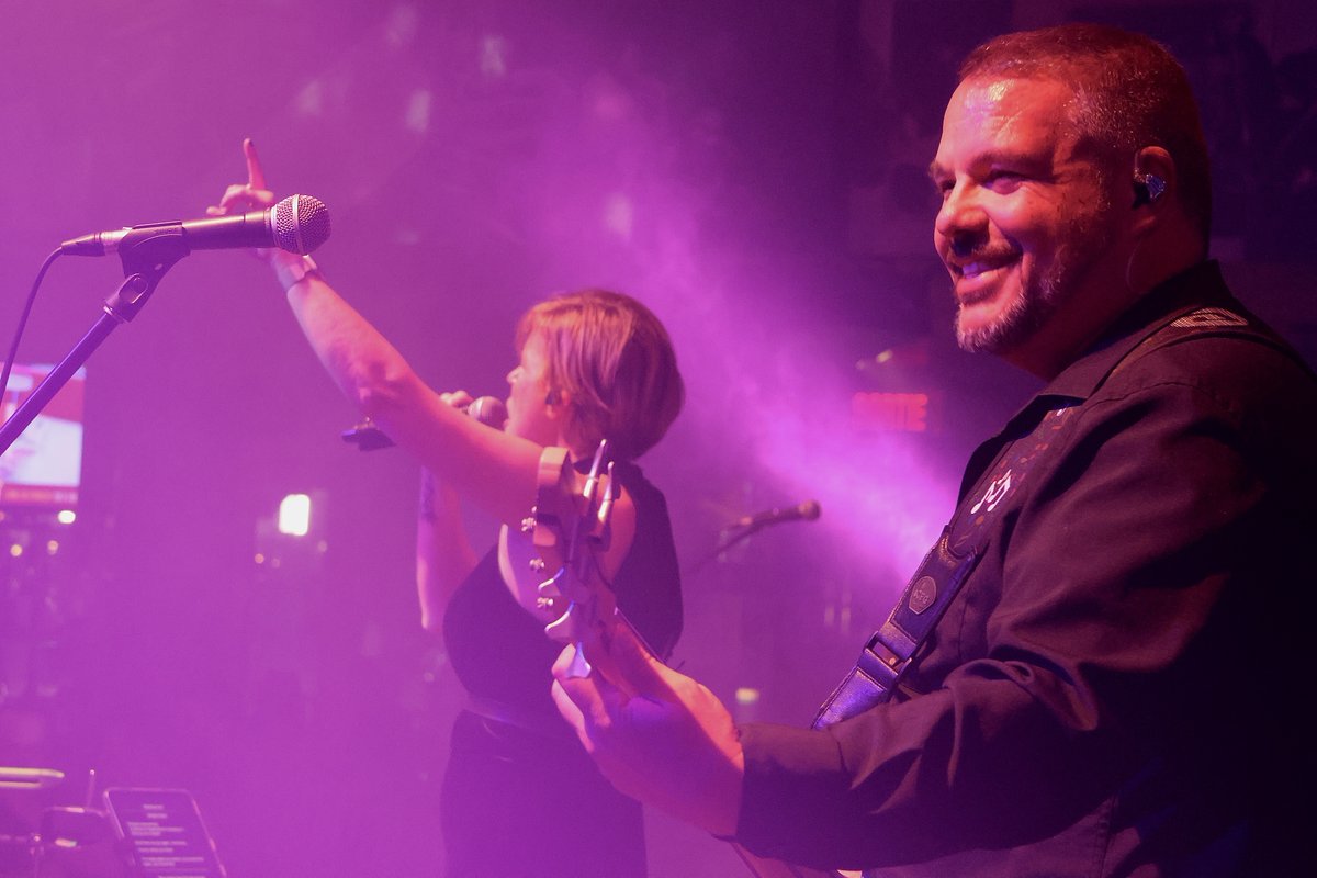 Vendredi soir dernier, le groupe baie-comois Sound of Soul a enflammé la scène de Cécile &amp; Ramone à Québec!
Une soirée remplie de groove, d’énergie et de belles vibrations soul ✨ Bravo à Sound of Soul pour cette performance mémorable 🔥