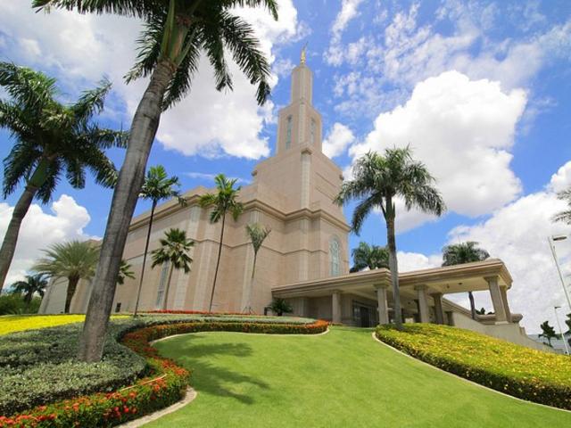 luisescobal's tweet photo. @gregreese For decades it has been said in the Dominican Republic that Mormons (mostly foreigners) are spies for the CIA, they built an enormous temple and they say it has a multi-story basement very deep. https://t.co/FQICf7gxJY