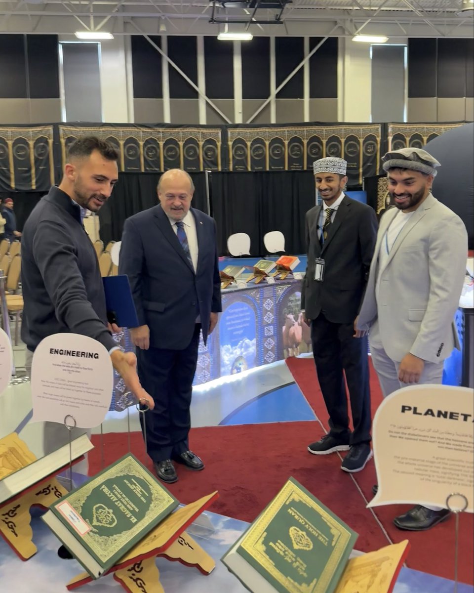 Sflecce's tweet photo. Grateful for the friendship and incredible contributions of @ahmadiyyacanada — in our community and across the country.

It was an honour to join @MichaelTibollo at their #IslamicHeritageMonth exhibition highlighting their profound impact on science, technology, and discovery. https://t.co/3NXChYpD5u