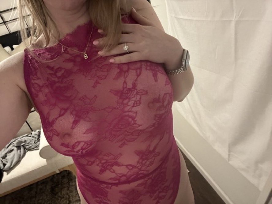 SwingingEmpire's tweet photo. If I said you could have a chance with this followers wife, what would you do with her?

Best comments get extra pics of her 😏 https://t.co/OfHCLS4Sbp