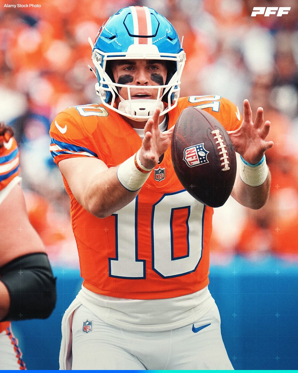 PFF's tweet photo. Bo Nix over the past two weeks:

🐎 74.7% adjusted completion rate
🐎 574 total yards
🐎 8 total TDs
🐎 1 INT https://t.co/Z3n2cIG5hH
