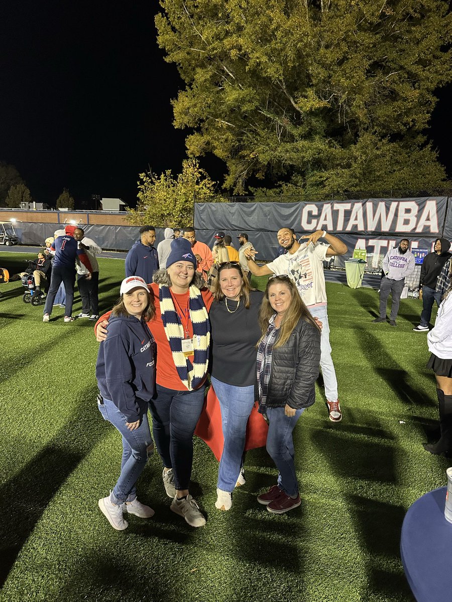 Em Schneider tweet media